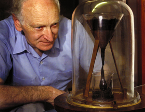 university of queensland pitch drop experiment live